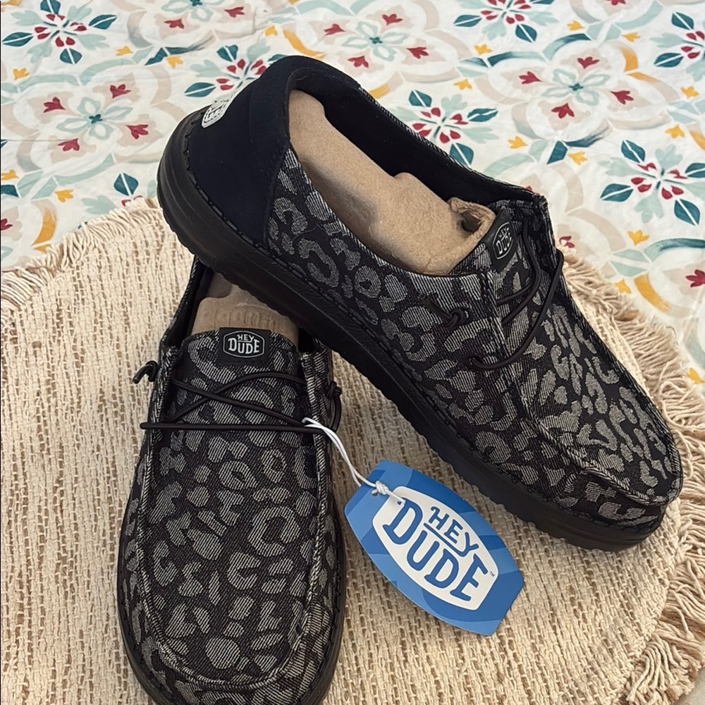 Hey Dude Charcoal Leopard Pattern Loafers size 10 Women’s - Picture 7 of 7
